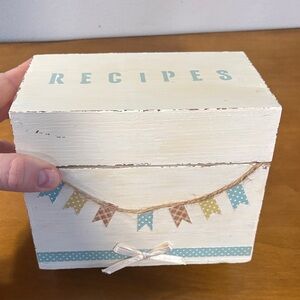 Rustic Recipe Box with Bunting Design